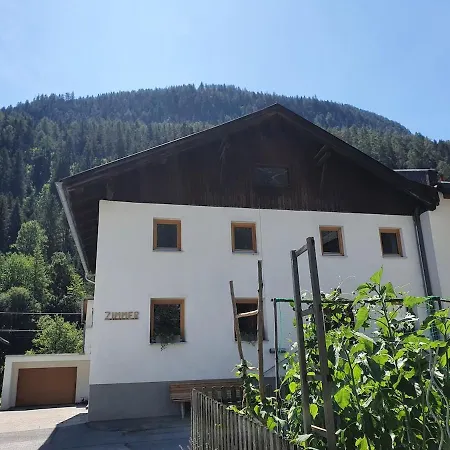 Wohlfuehlhaus In Mit Grossem Traumgarten Hébergement de vacances Schönwies